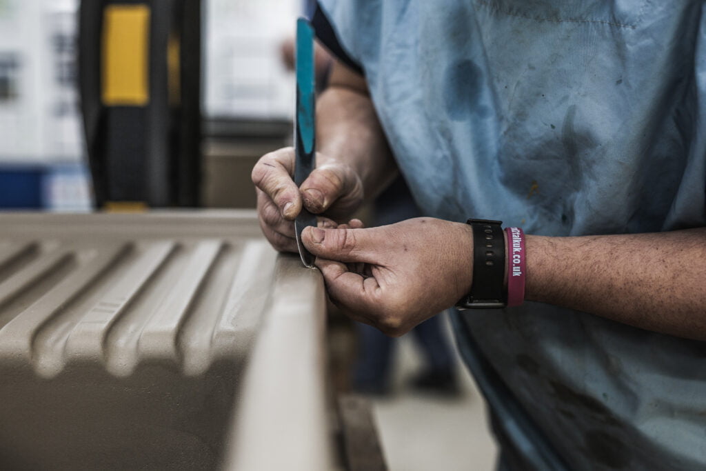 Küchenbecken Herstellungsprozess