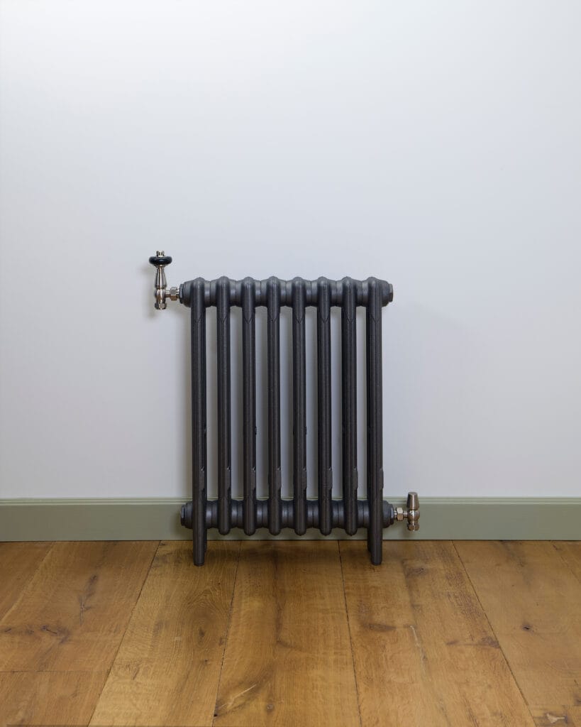 Klassischer, hochwertiger Metal Radiator im traditionellen Stil